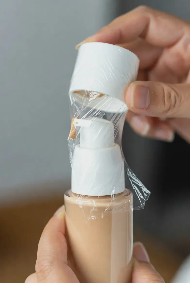 How to organize a makeup bag